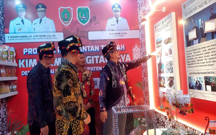 Dirjen Kominfo Kunjungi Stand KIM Kalteng pada KIMFest di Surabaya