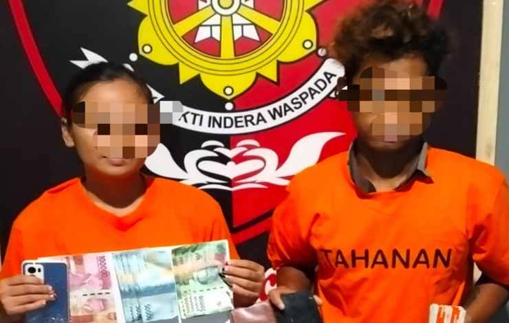 Sepasang terduga pengedar gelap Samcodin berinsial DW (37) dan YH (21) saat diamankan di Polsek Dusun Tengah, Jumat, 27 Oktober 2023. (FOTO: YOTRY F HERIADY)
