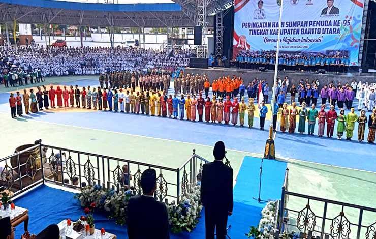 Pj Bupati Barito Utara, Muhlis menjadi inspektur upacara pada peringatan Hari Sumpah Pemuda ke 95 tahun 2023, di arena Tiara Batara Muara Teweh, Sabtu 28 Oktober 2023.(foto: Dhani)