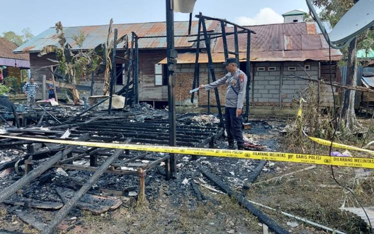 Satu Rumah Warga di Desa Sungai Paring Kotim Hangus Terbakar