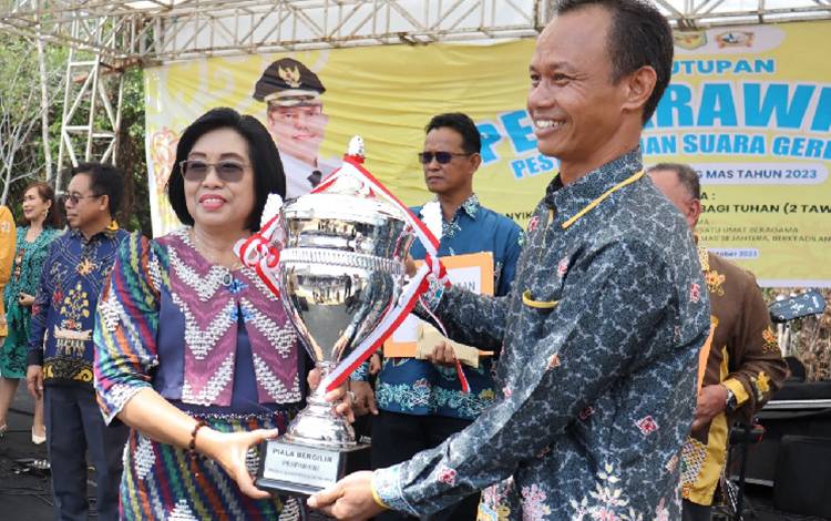 Kecamatan Kurun Juara Umum Pertama Pesparawi VII Tingkat Kabupaten Gunung Mas