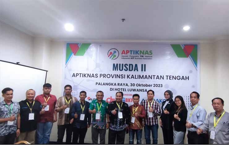 Foto bersama Musyawarah Daerah (Musda) kedua APTIKNAS di Hotel Luwansa, Senin, 30 Oktober 2023. (FOTO: HERMAWAN)