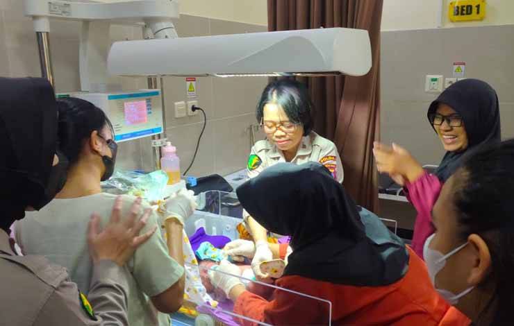 Bayi Perempuan Ditemukan di B Koetin Lahir dengan Cukup Umur