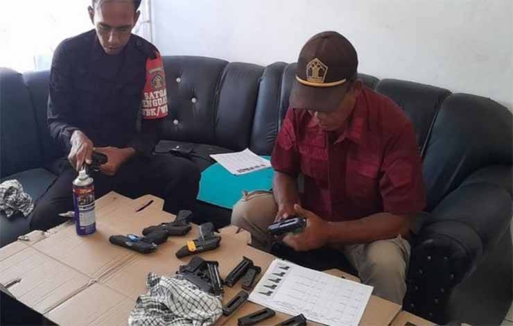 Kepala KPR Kuala Kapuas Rutin Cek dan Rawat Senpi, Pastikan Kondisi Baik