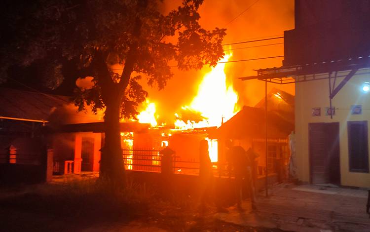 Dua Rumah di Sampit Terbakar