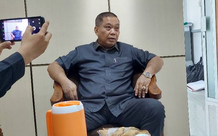 Anggota Komisi II DPRD Kalteng, Lohing Simon. (FOTO: DONNY D)