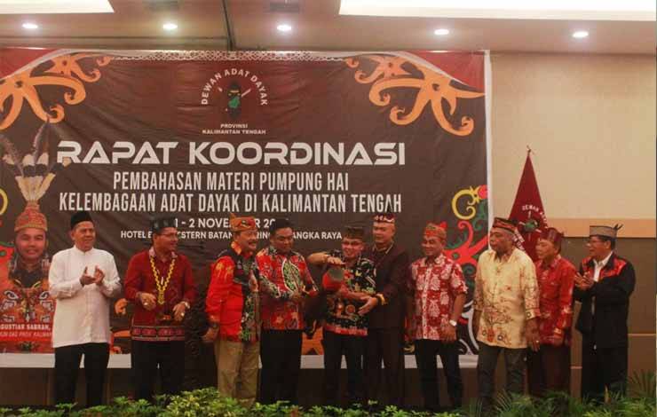 Ketua Harian DAD Andrie Elia Dorong Kesatuan dalam Kehidupan Huma Betang di Kalteng