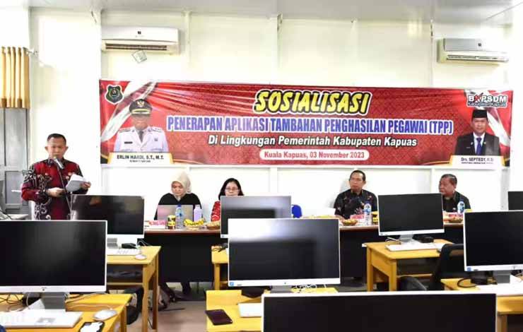 Suasana saat Sekda Kapuas buka sosialisasi aplikasi TPP, bertempat di Aula BKPSDM Kapuas pada Jumat, 3 November 2023. (FOTO: IST)