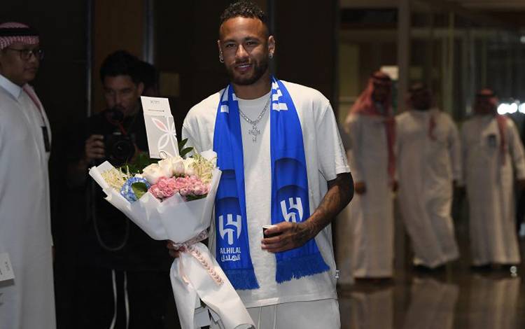 Neymar Sukses Jalani Operasi Lutut, Fokus pada Pemulihan Fisik