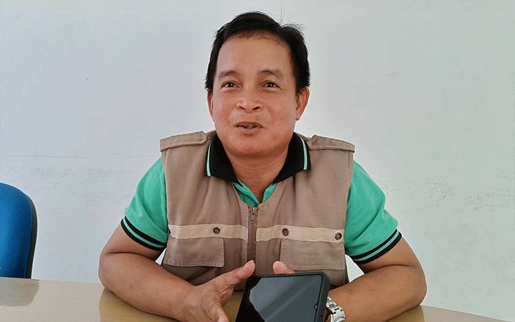 Manajer Operasional Produksi Stasiu Pengisian Bulk Elpiji (SPBE) Lenggang, Cenggolan S Landay atau Aceng. (FOTO: BOLE MALO)