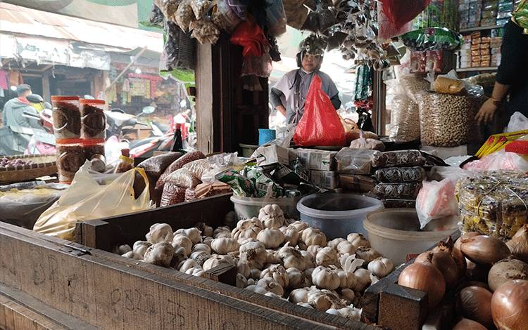 Mengawali November Bawang Putih Turun Harga