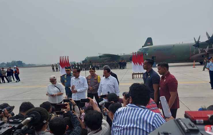 Presiden Joko Widodo Menjenguk Luhut di Singapura