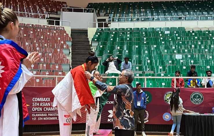 Ni Kadek Heni Raih Medali Emas Kejuaraan Asia Taekwondo di Pakistan