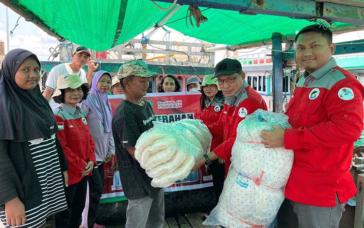 Nelayan Desa Sungai Kapitan Apresiasi Bantuan Alat Tangkap Ikan