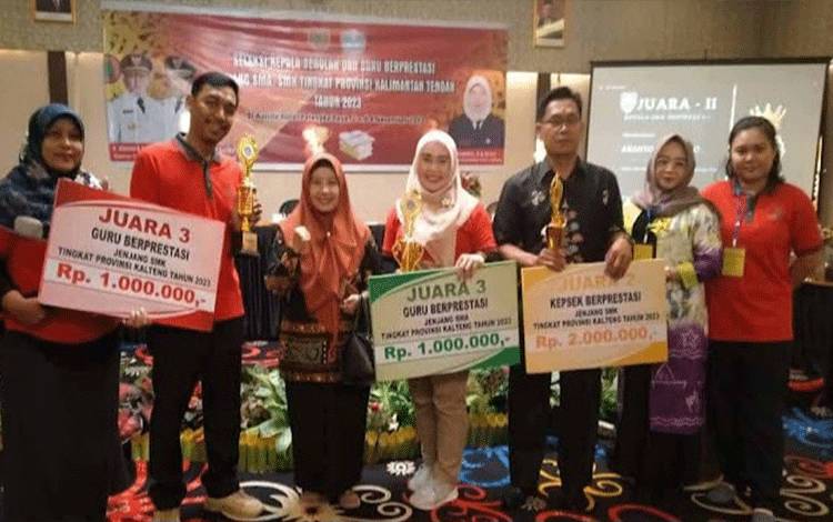 Tim Kapuas Juara Lomba Guru dan Kepsek Berprestasi Jenjang SMA Tingkat Kalteng