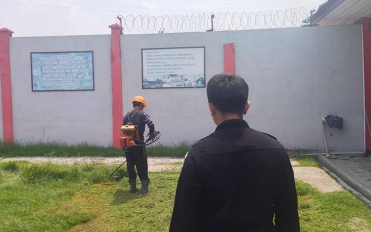 Rutan Kapuas Tingkatkan Kebersihan Area Blok