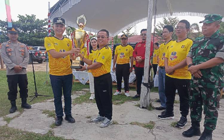 Puluhan Klub Sepak Bola di Gunung Mas Ikuti Turnamen Sepak Bola Bupati Cup II