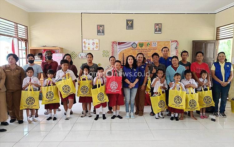 GN-OTA Yayasan Tangan Pengharapan Barito Timur Salurkan 72 Paket Bantuan Pendidikan