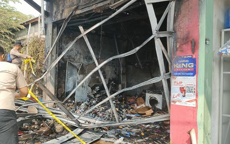Toko Laundry dan Rumah di Jalan Sulawesi Terbakar