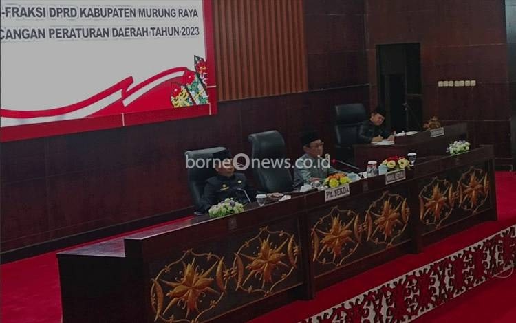 Plt Sekda Mura Dengarkan Pemandangan Umum Fraksi DPRD