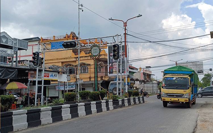 Lampu Lalu Lintas Simpang Empat Pelita-HM Arsyad Sampit Padam Bahayakan Pengendara
