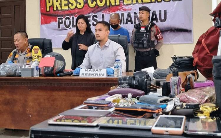 Tergiur Iphone, Petugas PLN Bobol Rumah Polisi