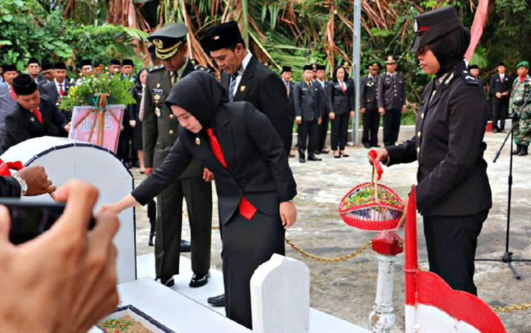 Pemkab Pulang Pisau Gelar Ziarah Makam Pahlawan HM Sanusi