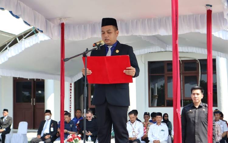 Anggota DPRD Gunung Mas Ini Jadi Pembaca UUD 1945 di Upacara Hari Pahlawan