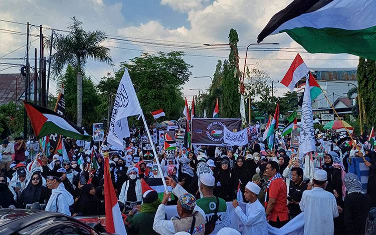 Masyarakat Kabupaten Kotawaringin Timur gelar aksi Solidaritas Bela Palestina, Jumat, 10 November 2023. (FOTO: DEWIP)