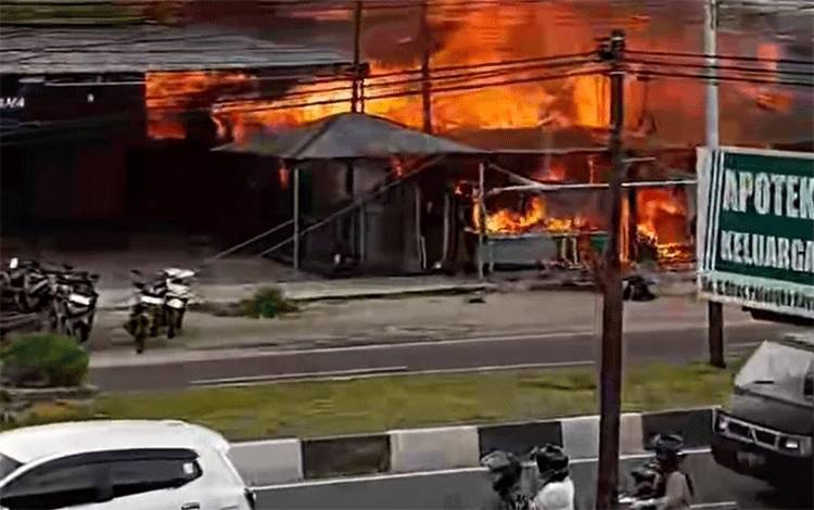 Sebuah Bangunan di Jalan G Obos Terbakar