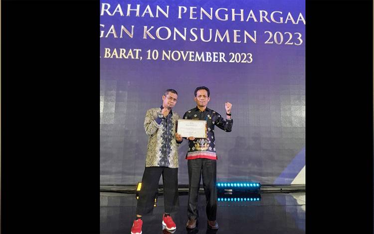 Pemkab Kobar Raih Penghargaan Pasar Tertib Ukur dari Kemendag RI