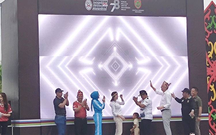 Wagub Kalteng Louncing Sirkuit Balap Sepeda Gunung World Championship