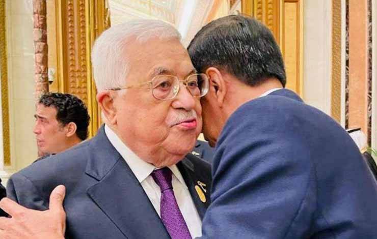 Jokowi Rangkul Presiden Palestina dan Sampaikan Keprihatinan Mendalam