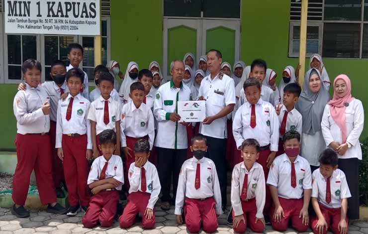 MIN 1 Kapuas Adakan Aksi Solidaritas Donasi untuk Palestina