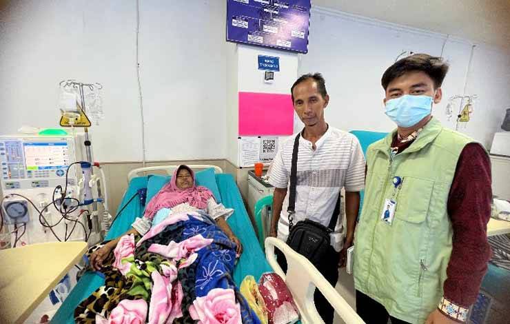 Artimansyah Andalkan JKN Temani Istri Jalani Cuci Darah di RSUD Muara Teweh