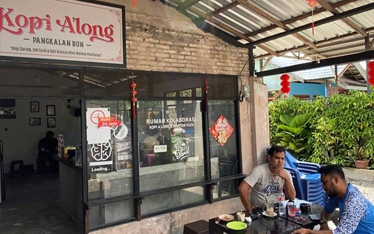 Mengenal Warung Kopi A'long yang Menciptakan Budaya Ngopi Pagi di Kalimantan Tengah