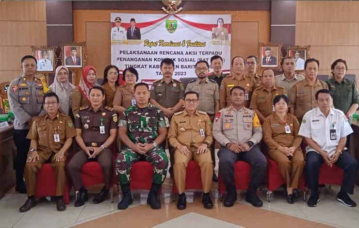 Rapat Koordinasi Pelaksanaan Rencana Aksi Terpadu Penanganan Konflik Sosial (RAT-PKS), di Ruang Rapat Bupati Barito Timur, Selasa, 14 November 2023. (FOTO: IST)