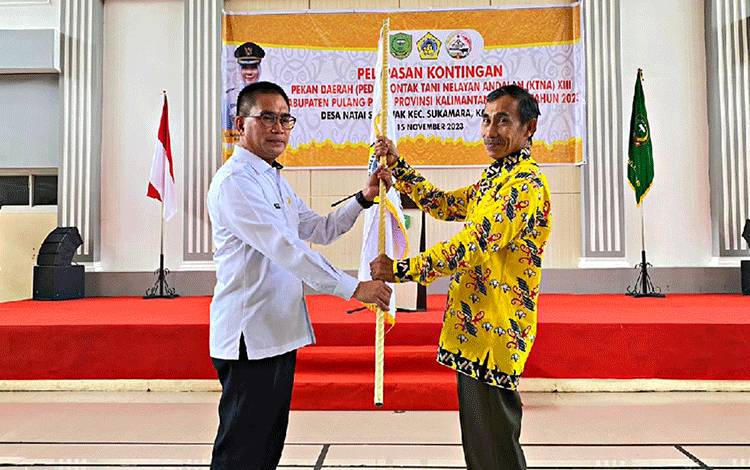 Sekda Pulang Pisau Lepas Kontingen PEDA KTNA XIII
