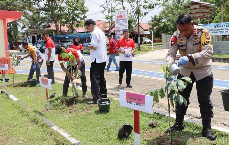Polres Barito Timur Laksanakan Program Penanaman 10 Juta Pohon