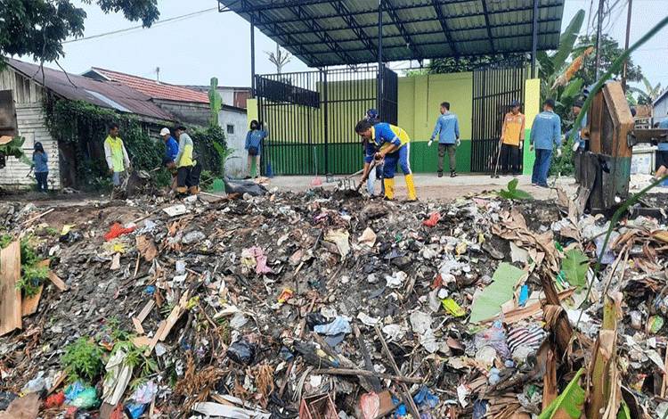 Warga Palangka Raya Diminta Patuhi Larangan Buang Sampah B3