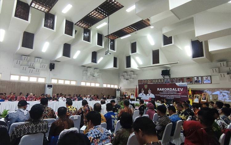 Rakordalev di Aula Bappedalitbang Kalteng, Kamis, 16 November 2023. (FOTO: HERMAWAN)