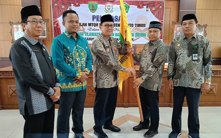 Pj Bupati Barito Timur Lepas Kafilah MTQH XXXI Tingkat Provinsi Kalimantan Tengah