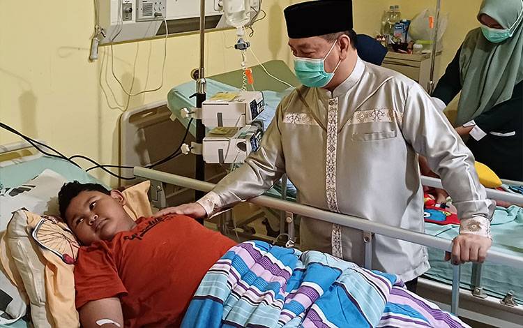 Bupati Kotim Kunjungi Pasien DBD di RSUD dr Murjani Sampit