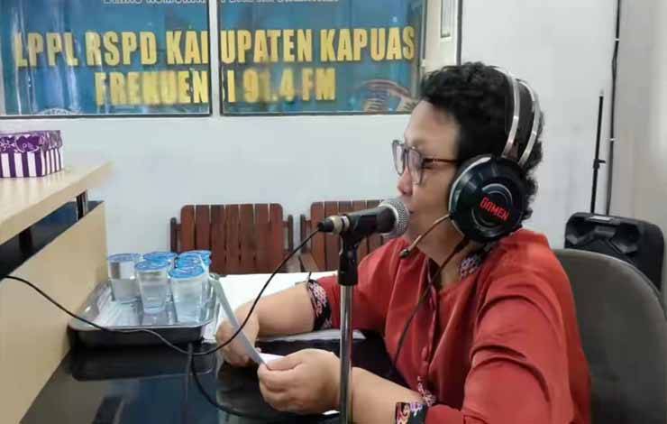 Narasumber dari RSUD Kapuas saat berikan edukasi kesehatan peringati hari Diabetes sedunia 2023. (FOTO: IST)