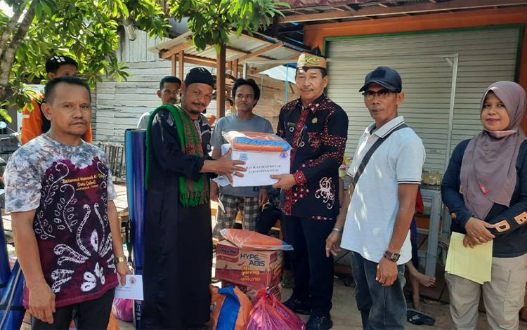 BPBD Kapuas Salurkan Bantuan Warga Terdampak Bencana Puting Beliung