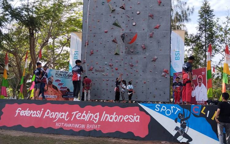 Mencari Bibit Atlet Muda dan Sosialisasi Olah Raga Panjat Tebing, FPTI Kobar Gelar Fun Climbing