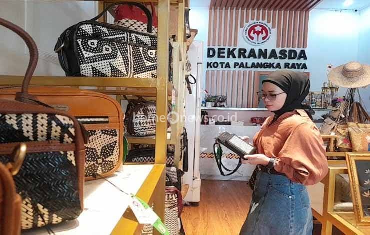 Kerajinan Rotan Magnet Sektor Ekonomi Kreatif dan Pariwisata