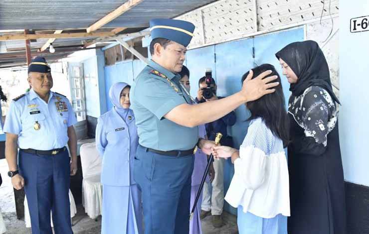 Panglima TNI Temui Keluarga Korban Pesawat Jatuh