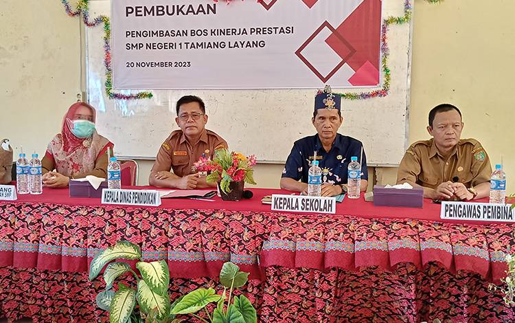 Kadis Pendidikan Barito Timur Buka Pengimbasan BOS Kinerja Prestasi di SMPN 1 Tamiang Layang