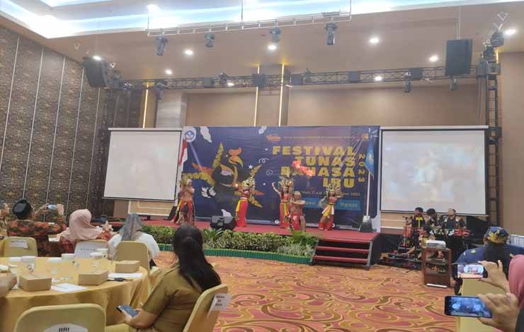 Masyarakat Padati Lokasi Festival Tunas Bahasa Ibu Tingkat Provinsi Wilayah III di Palangka Raya